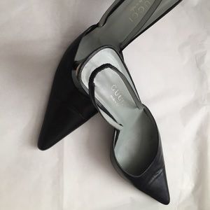 Woman’s Black Gucci shoes size 10B.